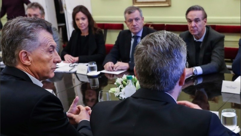 El senador y candidato a vice en la reunión de gabinete.