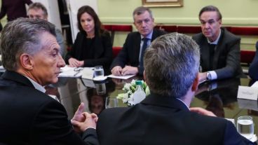 El senador y candidato a vice en la reunión de gabinete.