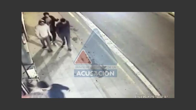 La Justicia busca información sobre los tres supuestos agresores al rabino. 