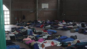 Los alumnos de la evaluación final durmieron en un club.