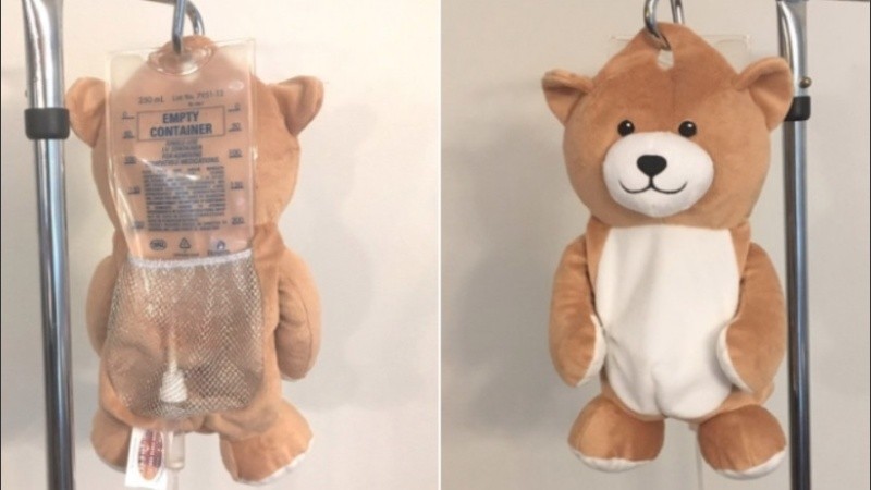 El propósito de Medi Teddy es ocultar una bolsa de líquido intravenoso, medicamento o producto sanguíneo del niño que lo está recibiendo