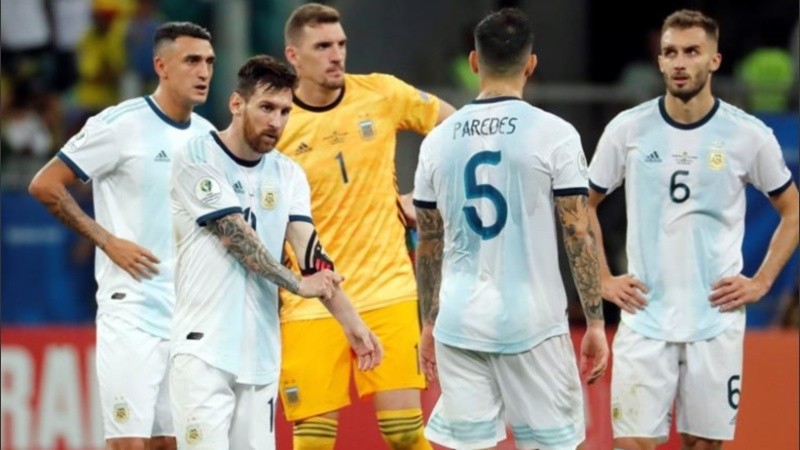 Toda la frustración argentina tras la caída en el debut.