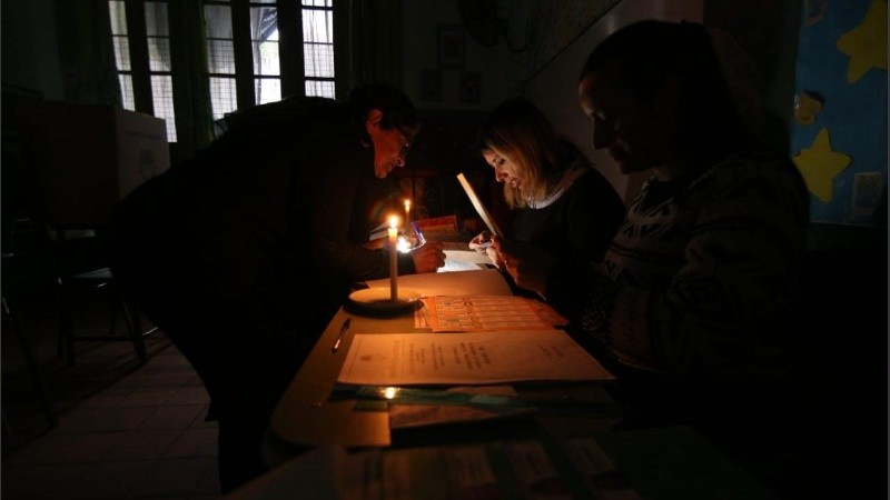 En Santa Fe se desarrollaban las elecciones al momento del apagón.