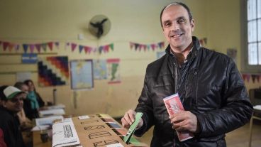 Corral votando en Santa Fe.