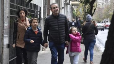 Este domingo, Pablo Javkin fue a votar en familia.