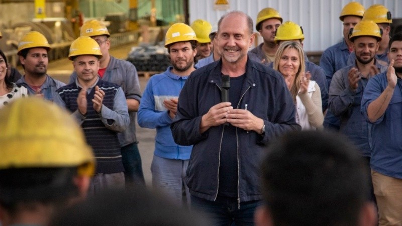 Un peronista moderado que llega al poder de la mano del kirchnerismo.