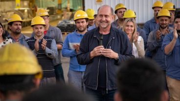 Un peronista moderado que llega al poder de la mano del kirchnerismo.