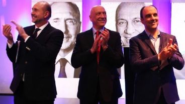 Los tres candidatos a gobernador durante el Debate en Televisión Litoral.