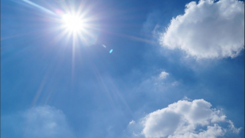 Cielo azul y caña con ruda para espantar a la mala suerte. ¡Salud!