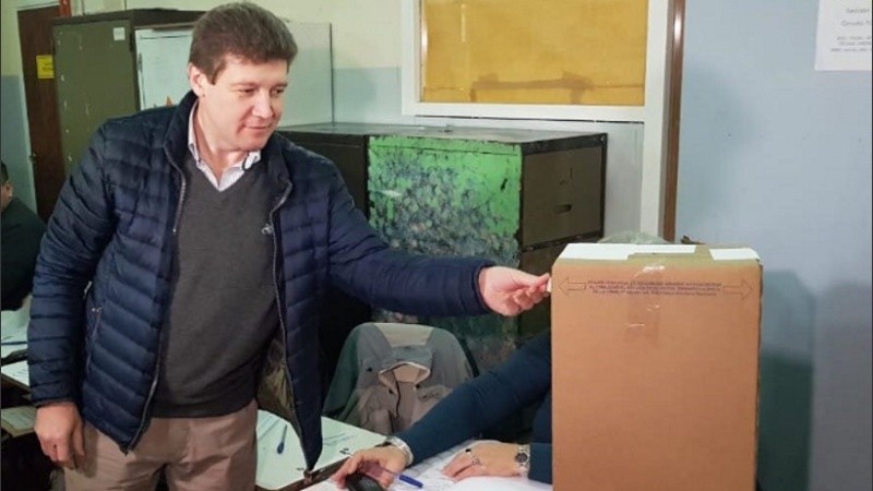 Gustavo Melella votando este domingo en Tierra del Fuego. 