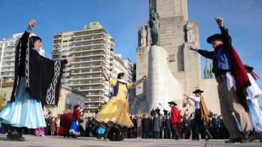 El Día de la Bandera sumará diversos espectáculos artísticos de folclore.