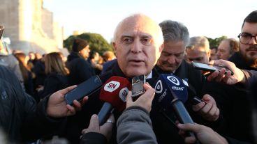 El gobernador se mostró disgustado con los "socialistas díscolos".