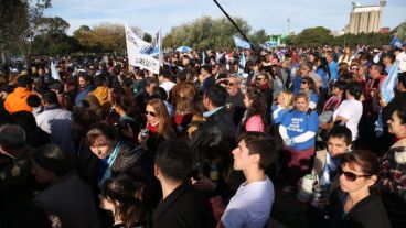 Muchos militantes en las inmediaciones de Metropolitano.