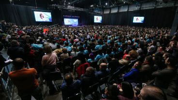 El salón Metropolitano de Rosario estaba colmado.