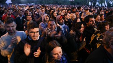 Afuera del Metropolitano en el parque Scalabrini Ortiz una multitud la escuchaba.