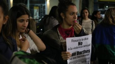 "Juan Darthés no sos bienvenido", el mensaje en el centro de Rosario.
