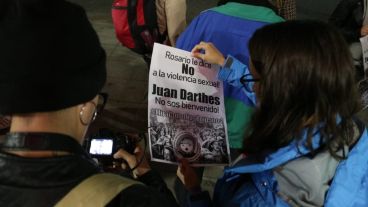 "Juan Darthés no sos bienvenido", el mensaje en el centro de Rosario.