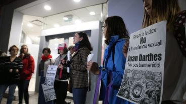 "Juan Darthés no sos bienvenido", el mensaje en el centro de Rosario.