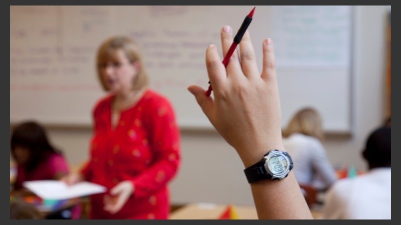 No asumas que es responsabilidad del docente romper el hielo, también es la tuya.
