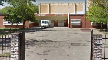 El frente de la escuela provincial 1263.