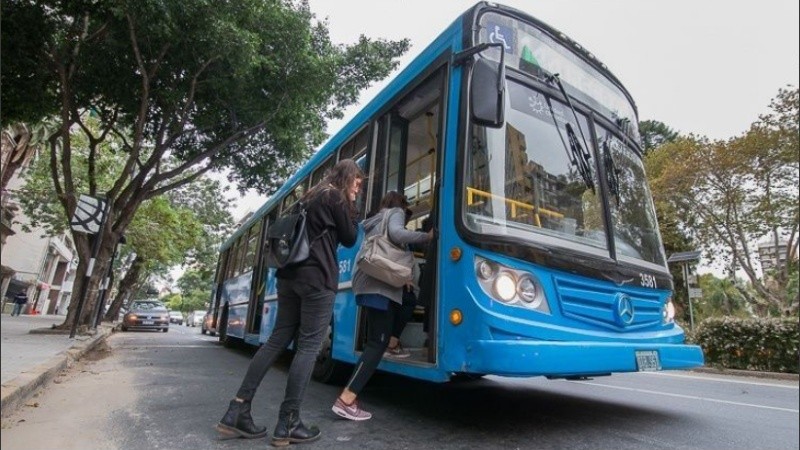Viajar en colectivo será más caro desde el domingo.