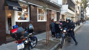 Gran despliegue policial en la zona del robo.