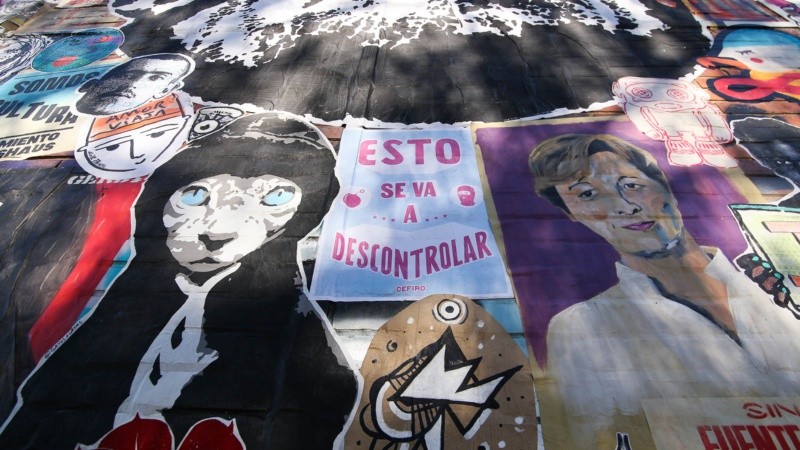 Así quedaron las dos paredes intervenidas por artistas de todo el país en los galpones del CEC.