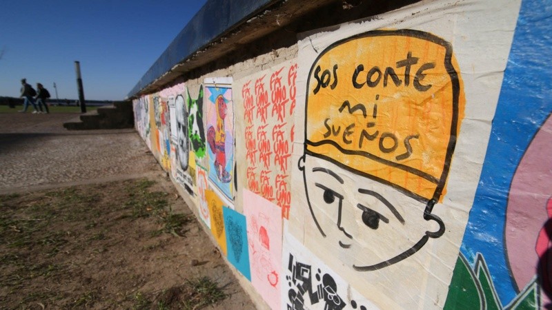 Así quedaron las dos paredes intervenidas por artistas de todo el país en los galpones del CEC.