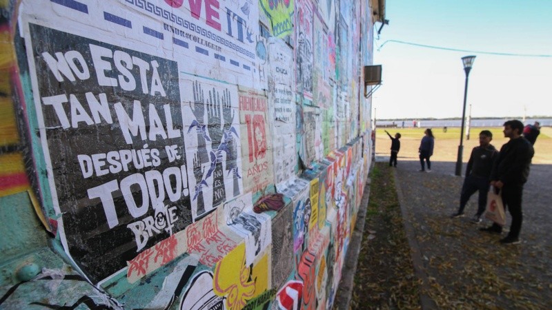 Así quedaron las dos paredes intervenidas por artistas de todo el país en los galpones del CEC.