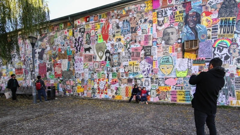 Así quedaron las dos paredes intervenidas por artistas de todo el país en los galpones del CEC.