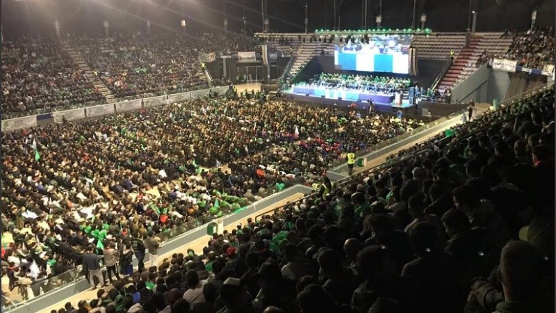Alberto Fernández habló en el congreso de Smata.
