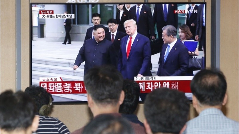 Donald Trump y el líder norcoreano en la TV.