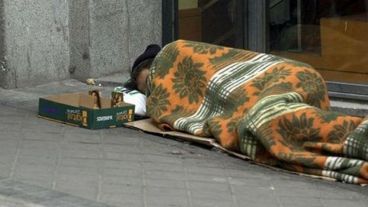 La gente en situación de calle recurre a los centros de refugios de Rosario.
