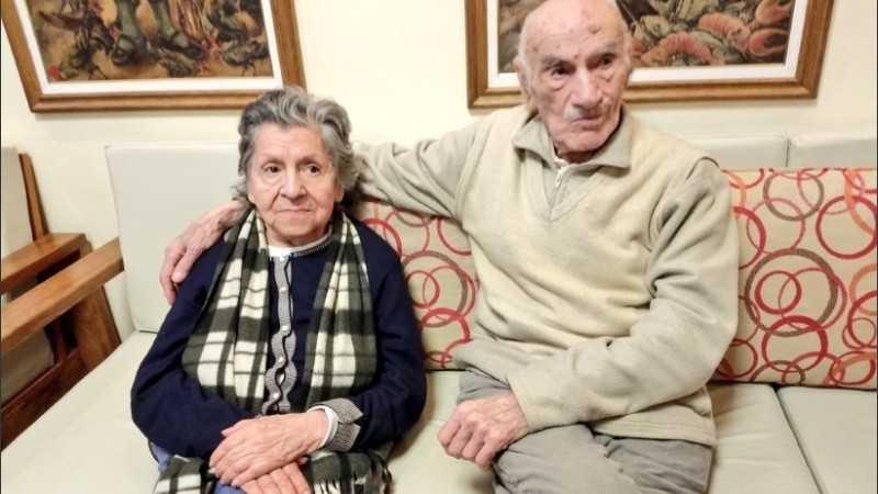 La pareja de abuelos quedará alojada en el hogar Español.