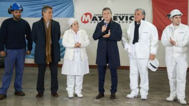 El día que Macri llegó a Carcarañá para la apertura del frigorífico que ahora puede cerrar.