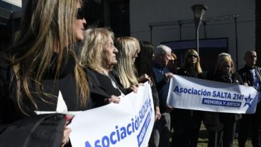 Familiares siguieron la jornada desde afuera y se indignaron con el fallo.