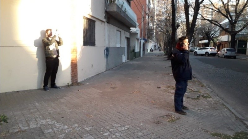 El eclipse visto en una esquina de Rosario.