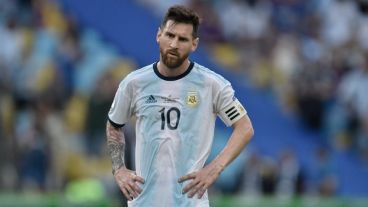 Lionel Messi se quejó por la actuación del arbitraje.