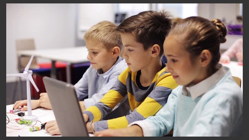 El objetivo es que los alumnos puedan dar pasos hacia un mayor control sobre la influencia que la información.