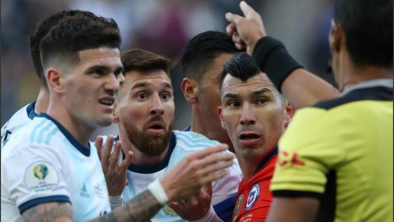 Messi expulsado este sábado después de haber criticado duro a los árbitros.