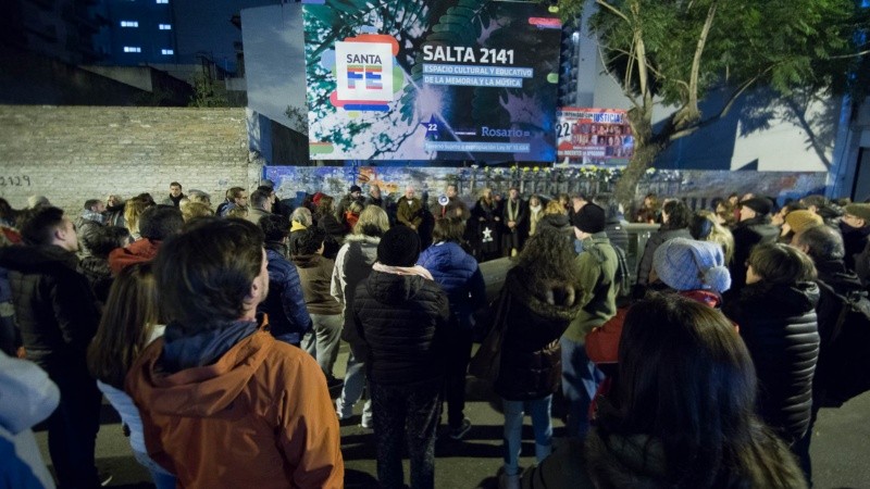 Personas acompañando la manifestación.