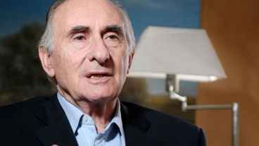 El ex presidente permanece internado en Buenos Aires.