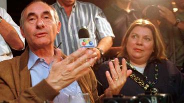 Carrió, quien integró el gobierno de la Alianza, también envió su mensaje de condolencias.