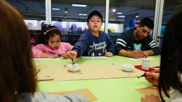 Arrancaron las vacaciones: chicos y chicas de todas las edades disfrutaron este martes feriado de las propuestas que ofrece la ciudad.