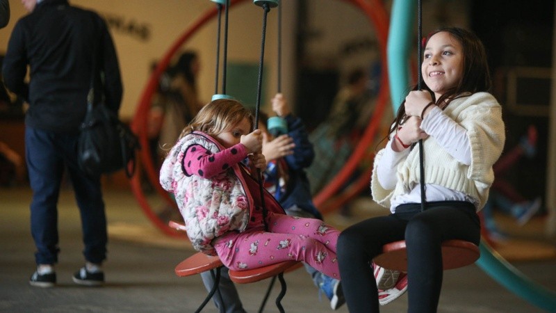 Arrancaron las vacaciones: chicos y chicas de todas las edades disfrutaron este martes feriado de las propuestas que ofrece la ciudad.