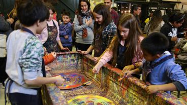 Arrancaron las vacaciones: chicos y chicas de todas las edades disfrutaron este martes feriado de las propuestas que ofrece la ciudad.