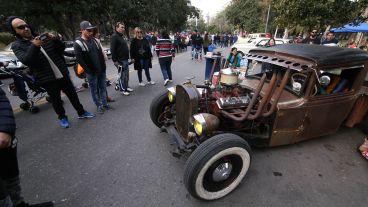La exposición atrajo mucha gente este martes feriado en el parque Independencia.