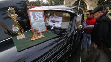 La exposición atrajo mucha gente este martes feriado en el parque Independencia.