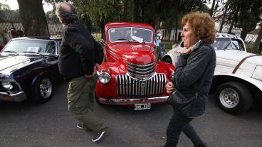 La exposición atrajo mucha gente este martes feriado en el parque Independencia.