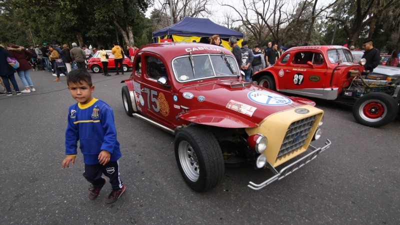 La exposición atrajo mucha gente este martes feriado en el parque Independencia.